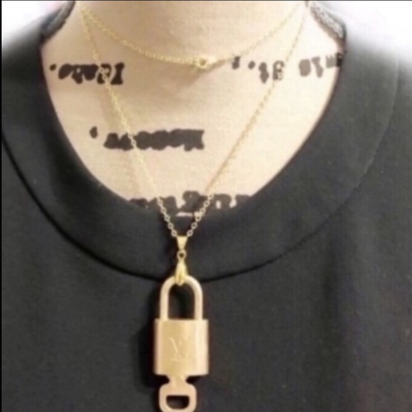 Louis Vuitton lock & key with gold necklace - Picture 6 of 7